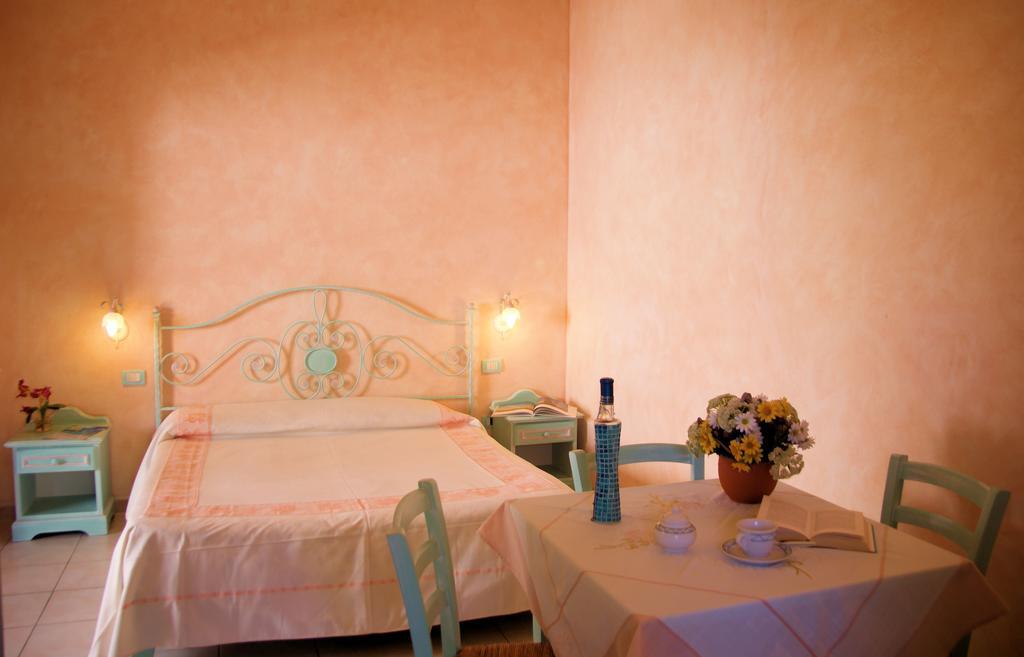 Residence Riva Azzurra Cannigione Camera foto